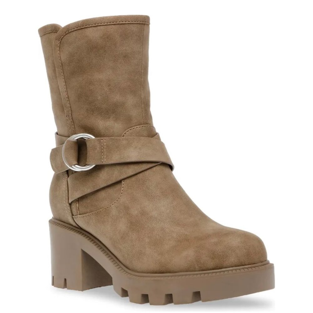 Dolce Vita faux shearling lined lug sole boot size 9